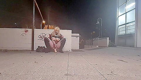 Hotie enjoys anal fuck