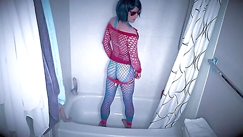 Super-hot niki cami with her feet