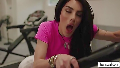 Sexy chick gets a mouth and fucked regardlessed deluxe